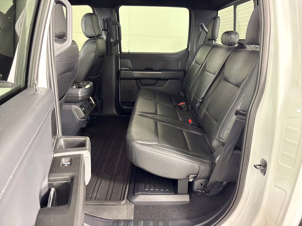 2024 Oxford White Ford F-150 XLT 4X4 Truck