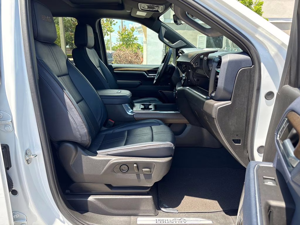 2024 Summit White Chevrolet Silverado 3500HD High Country 4X4 Truck