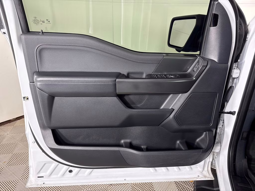 2024 Oxford White Ford F-150 XLT 4X4 Truck