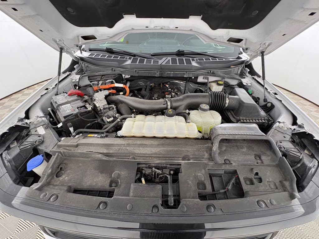 2024 Oxford White Ford F-150 XLT 4X4 Truck