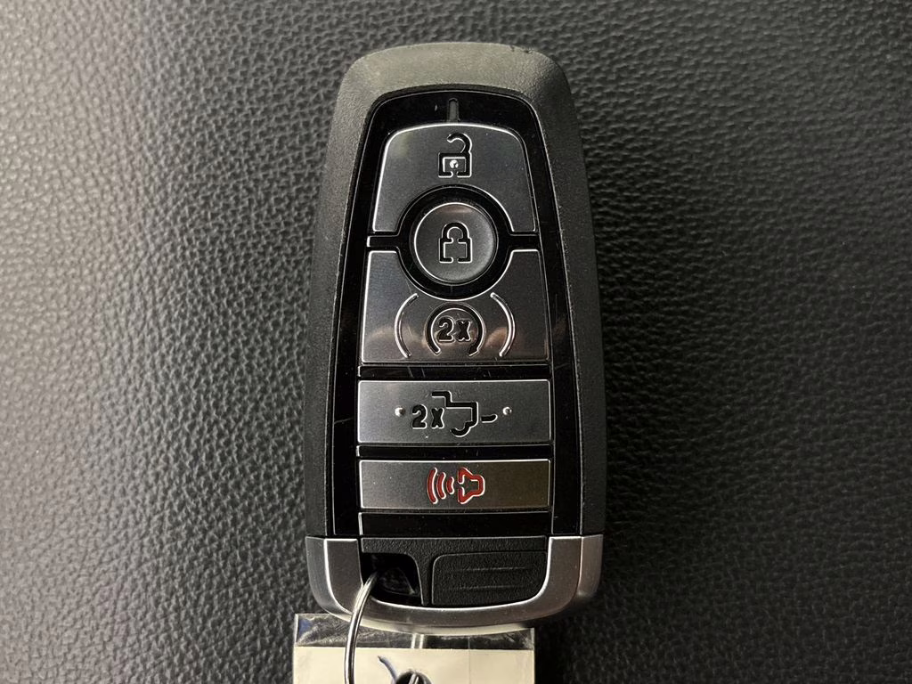 2024 Oxford White Ford F-150 XLT 4X4 Truck