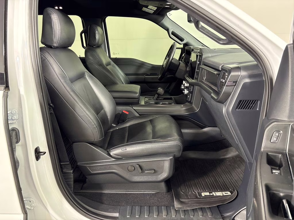 2024 Oxford White Ford F-150 XLT 4X4 Truck