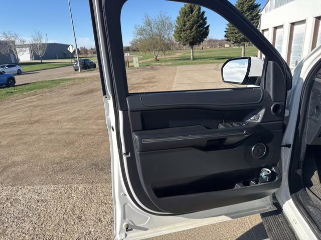 2024 White Metallic Ford Expedition Max XLT 4X4 SUV