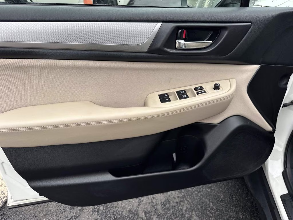 2017 Crystal White Pearl Subaru Outback 2.5i Premium AWD SUV