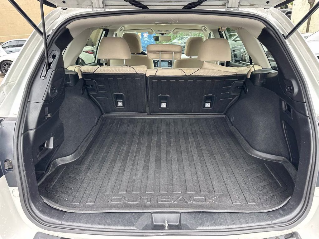 2017 Crystal White Pearl Subaru Outback 2.5i Premium AWD SUV