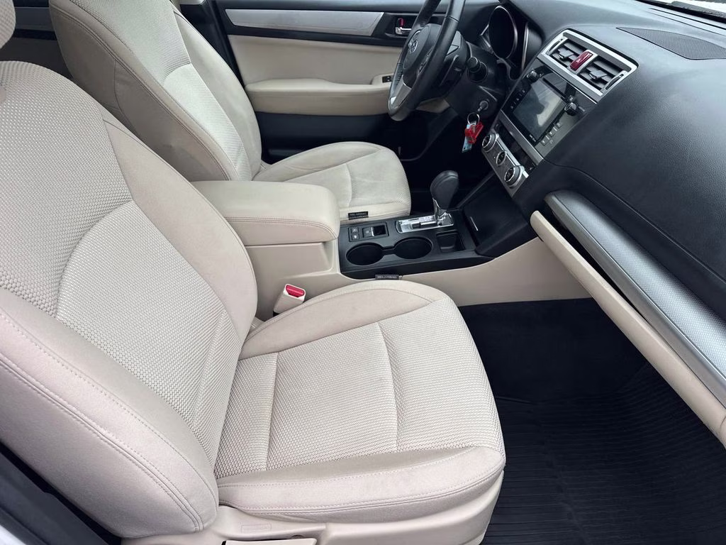 2017 Crystal White Pearl Subaru Outback 2.5i Premium AWD SUV