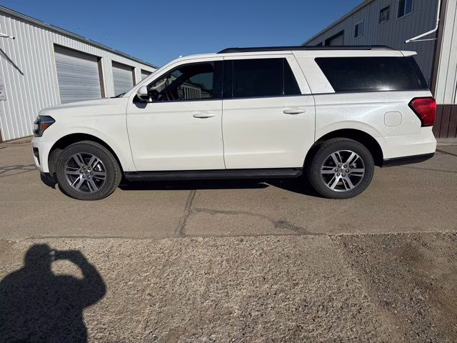2024 White Metallic Ford Expedition Max XLT 4X4 SUV