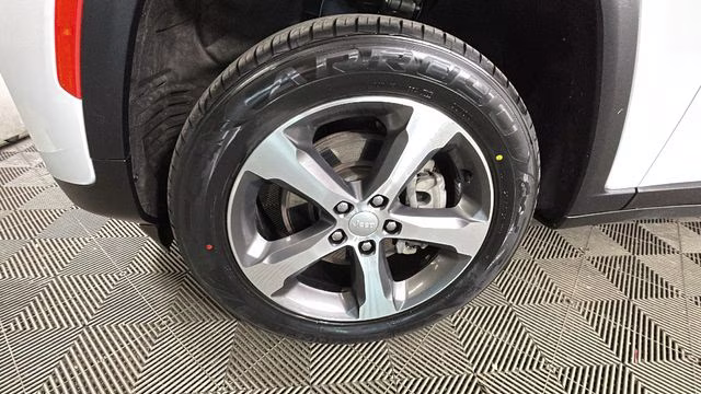 2023 Bright White Clearcoat Jeep Grand Cherokee 4xe 4X4 SUV