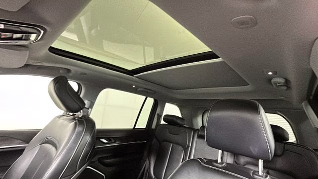 2023 Bright White Clearcoat Jeep Grand Cherokee 4xe 4X4 SUV