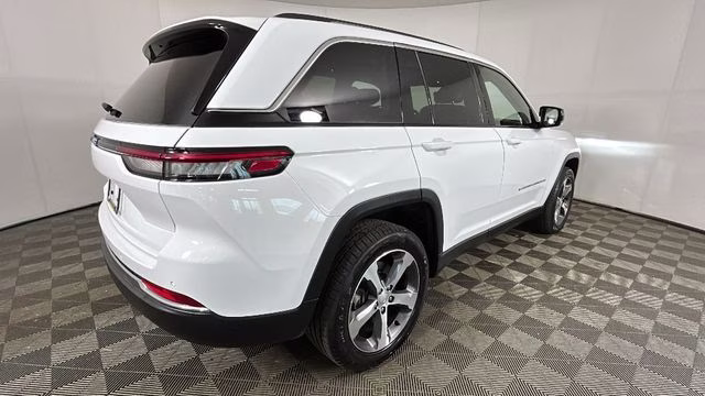 2023 Bright White Clearcoat Jeep Grand Cherokee 4xe 4X4 SUV