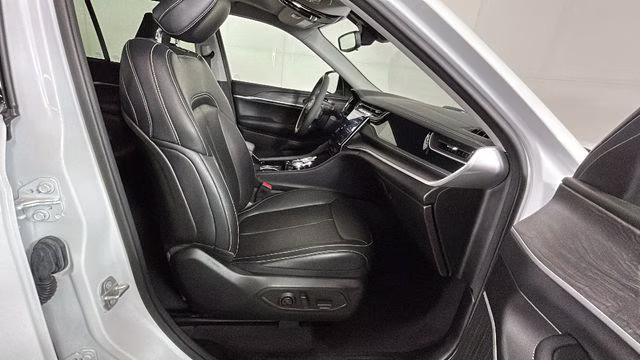 2023 Bright White Clearcoat Jeep Grand Cherokee 4xe 4X4 SUV