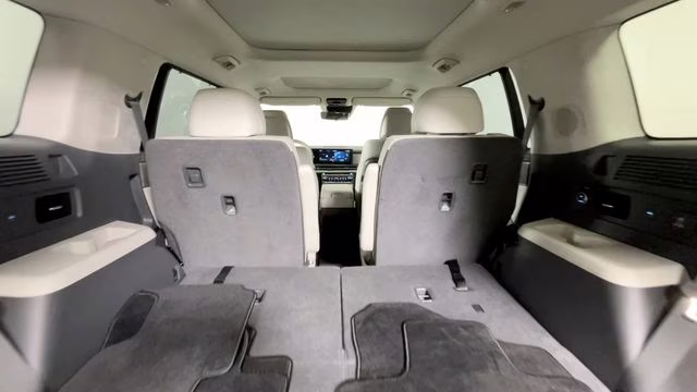 2024 Shimmering Silver Pearl Hyundai Santa Fe Calligraphy AWD SUV
