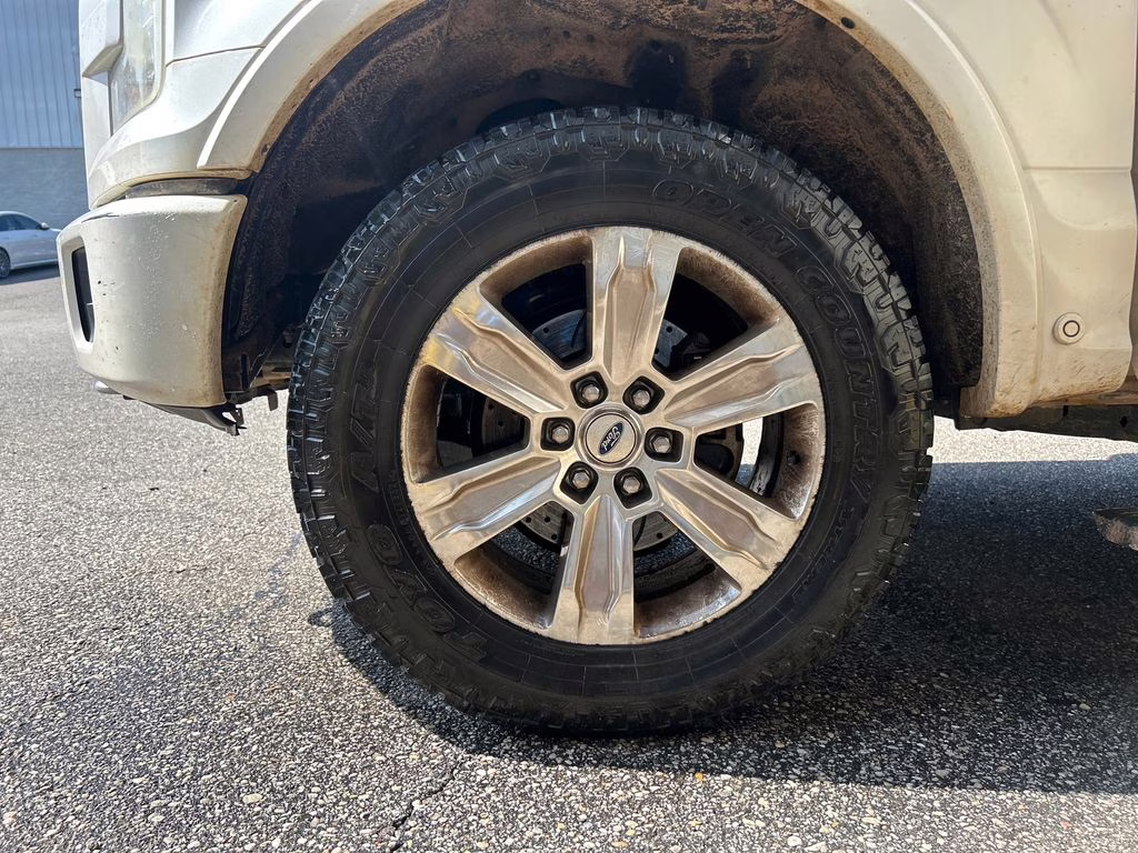 2015 White Platinum Clearcoat Metallic Ford F-150 Platinum 4X4 Truck