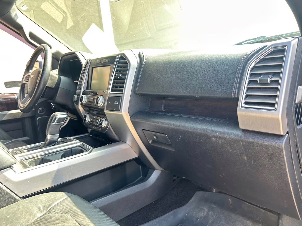 2015 White Platinum Clearcoat Metallic Ford F-150 Platinum 4X4 Truck