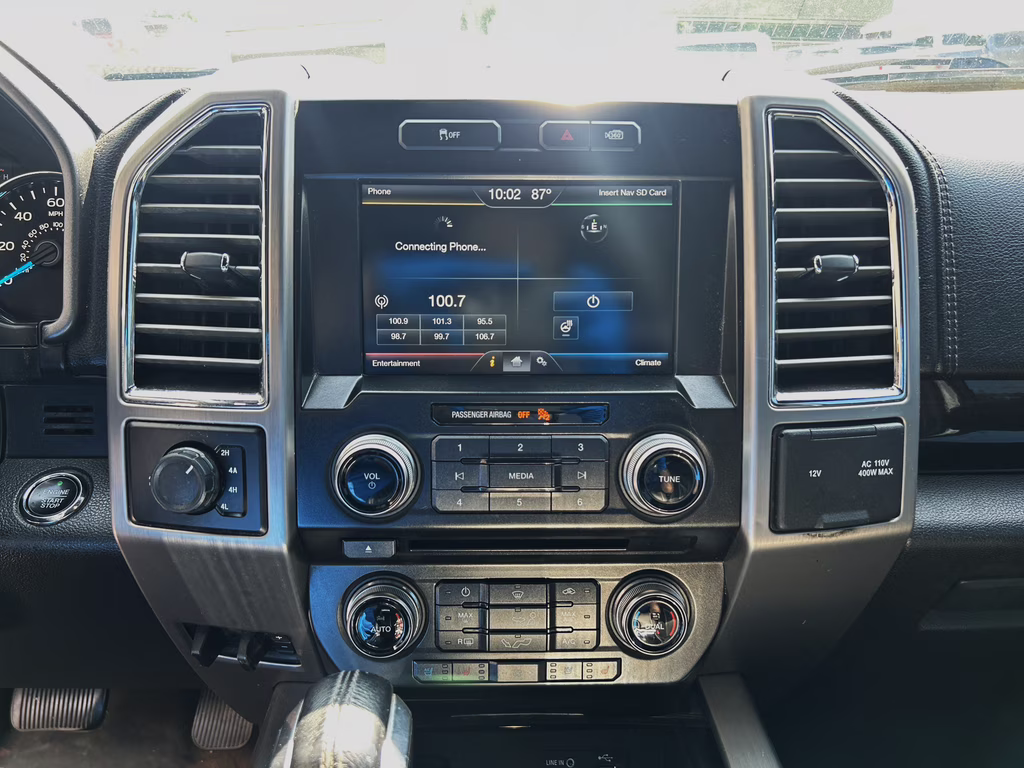 2015 White Platinum Clearcoat Metallic Ford F-150 Platinum 4X4 Truck