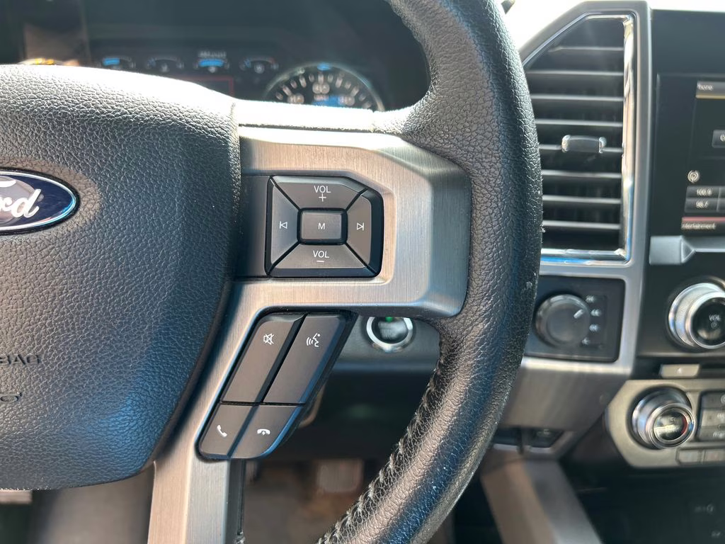 2015 White Platinum Clearcoat Metallic Ford F-150 Platinum 4X4 Truck