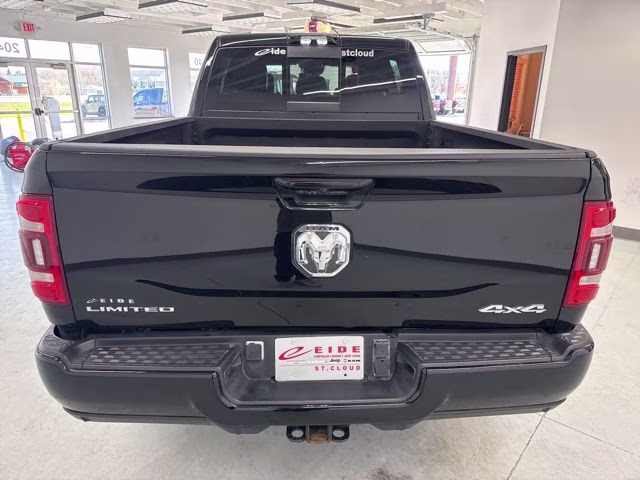 2023 Diamond Black Crystal Pearlcoat Ram 3500 Limited 4X4 Truck
