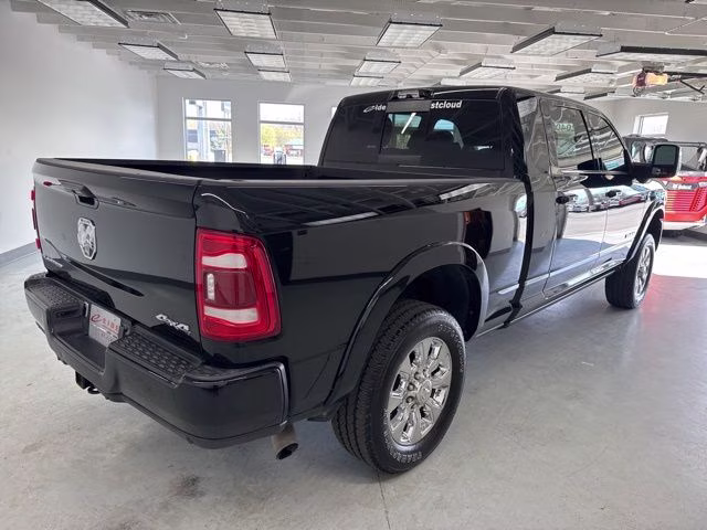 2023 Diamond Black Crystal Pearlcoat Ram 3500 Limited 4X4 Truck