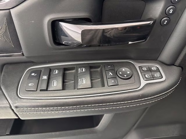 2023 Diamond Black Crystal Pearlcoat Ram 3500 Limited 4X4 Truck