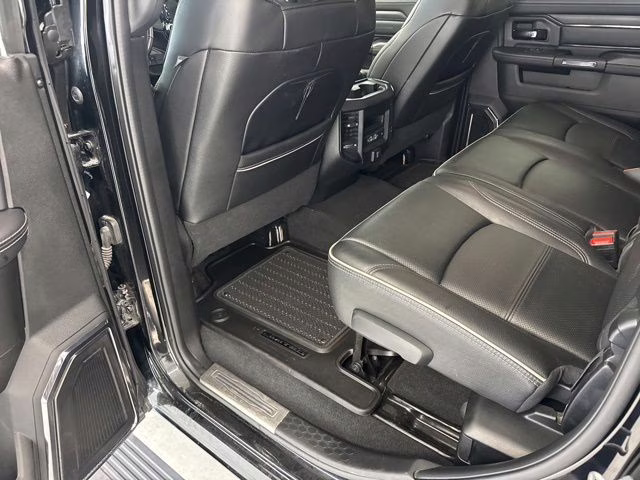 2023 Diamond Black Crystal Pearlcoat Ram 3500 Limited 4X4 Truck
