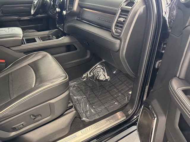 2023 Diamond Black Crystal Pearlcoat Ram 3500 Limited 4X4 Truck