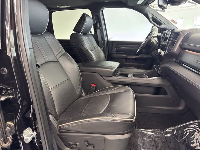 2023 Diamond Black Crystal Pearlcoat Ram 3500 Limited 4X4 Truck