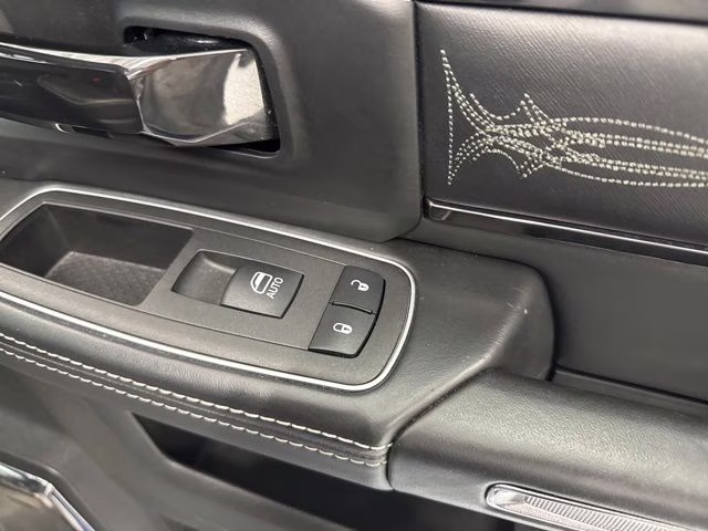 2023 Diamond Black Crystal Pearlcoat Ram 3500 Limited 4X4 Truck