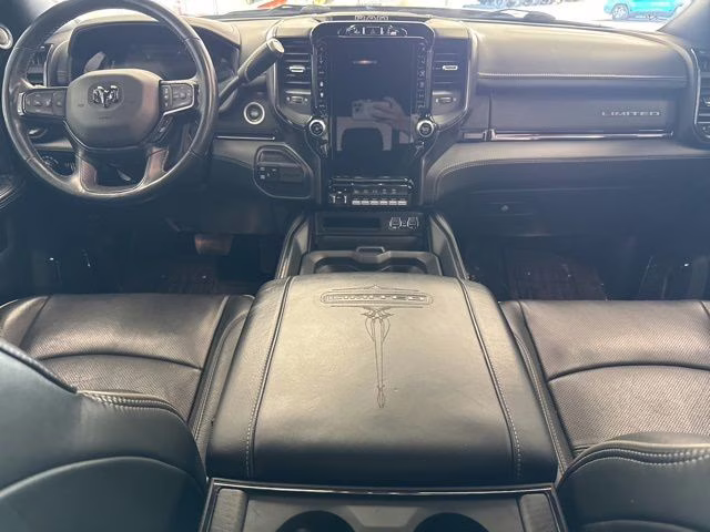2023 Diamond Black Crystal Pearlcoat Ram 3500 Limited 4X4 Truck