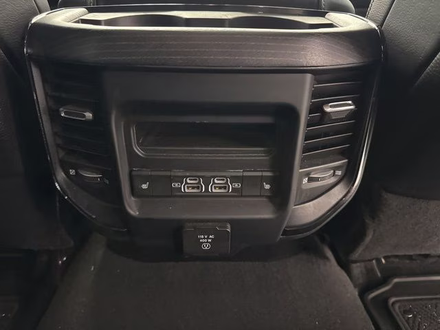 2023 Diamond Black Crystal Pearlcoat Ram 3500 Limited 4X4 Truck