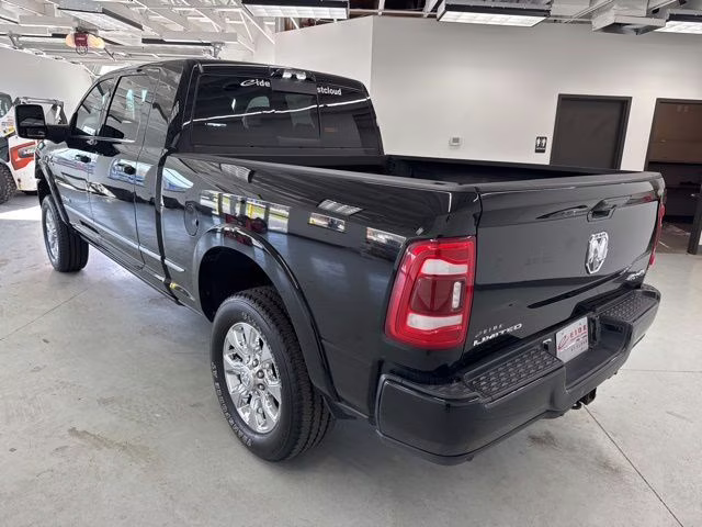 2023 Diamond Black Crystal Pearlcoat Ram 3500 Limited 4X4 Truck