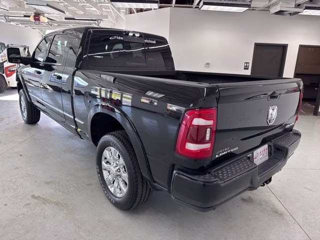 2023 Diamond Black Crystal Pearlcoat Ram 3500 Limited 4X4 Truck