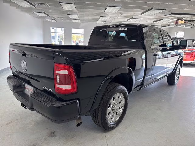 2023 Diamond Black Crystal Pearlcoat Ram 3500 Limited 4X4 Truck
