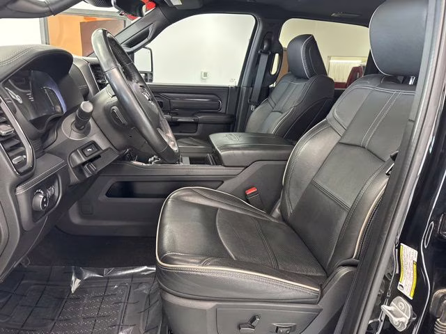 2023 Diamond Black Crystal Pearlcoat Ram 3500 Limited 4X4 Truck