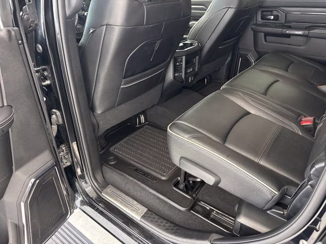 2023 Diamond Black Crystal Pearlcoat Ram 3500 Limited 4X4 Truck