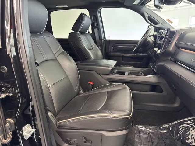 2023 Diamond Black Crystal Pearlcoat Ram 3500 Limited 4X4 Truck