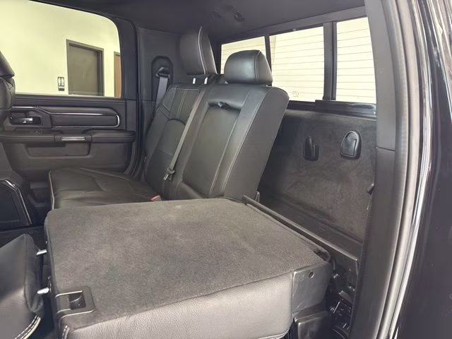 2023 Diamond Black Crystal Pearlcoat Ram 3500 Limited 4X4 Truck