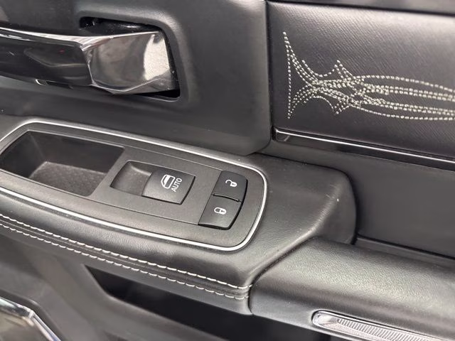 2023 Diamond Black Crystal Pearlcoat Ram 3500 Limited 4X4 Truck