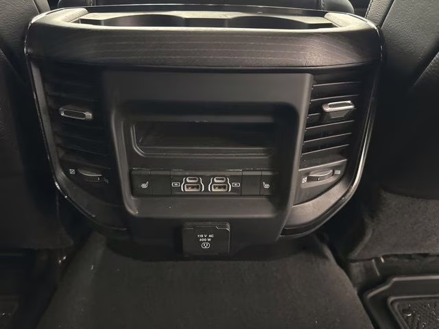 2023 Diamond Black Crystal Pearlcoat Ram 3500 Limited 4X4 Truck