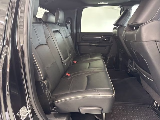 2023 Diamond Black Crystal Pearlcoat Ram 3500 Limited 4X4 Truck