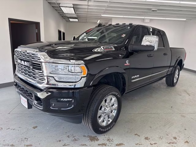 2023 Diamond Black Crystal Pearlcoat Ram 3500 Limited 4X4 Truck