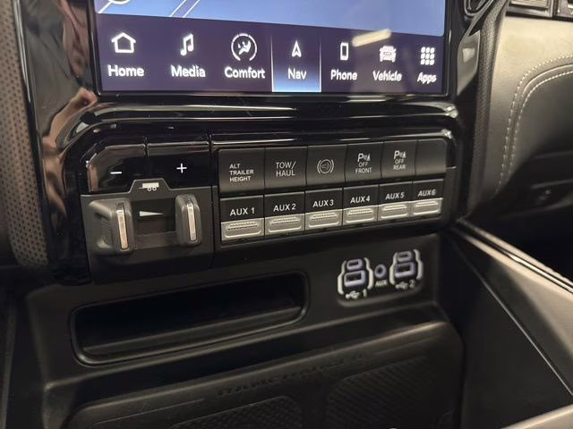 2023 Diamond Black Crystal Pearlcoat Ram 3500 Limited 4X4 Truck