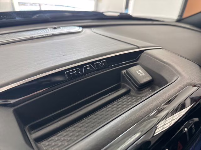 2023 Diamond Black Crystal Pearlcoat Ram 3500 Limited 4X4 Truck