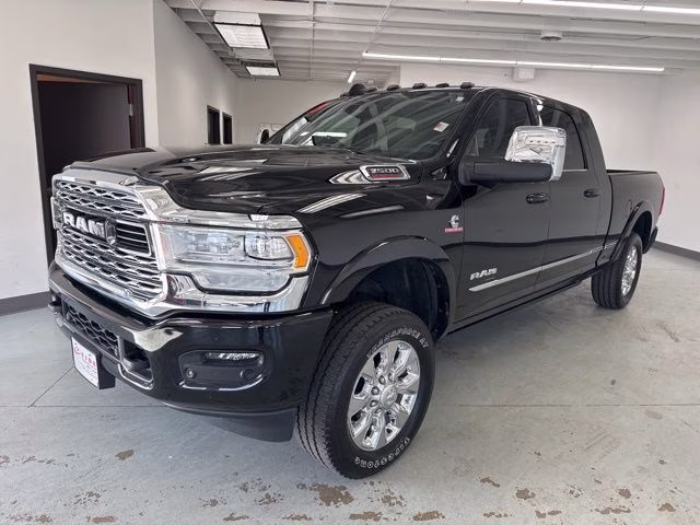 2023 Diamond Black Crystal Pearlcoat Ram 3500 Limited 4X4 Truck