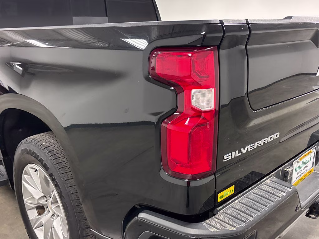 2021 Black Chevrolet Silverado 1500 High Country 4X4 Truck