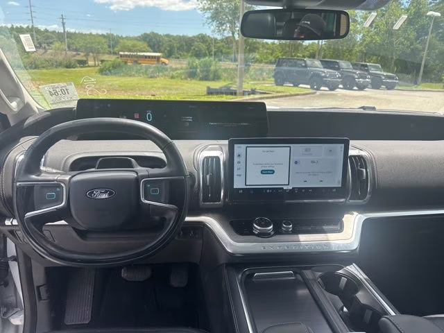 2025 Space Silver Metallic Ford Expedition Platinum 4X4 SUV