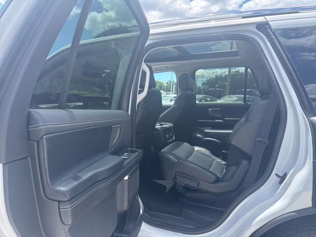 2025 Space Silver Metallic Ford Expedition Platinum 4X4 SUV