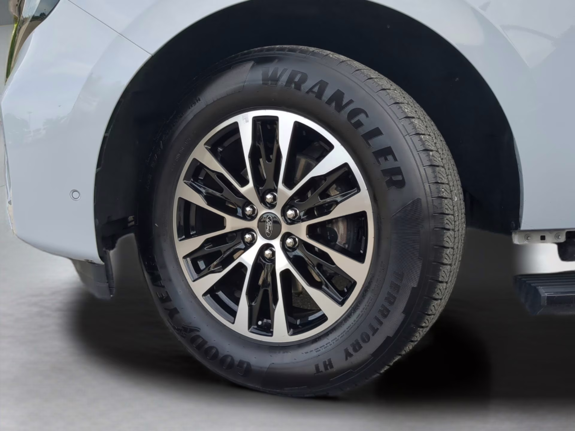 2025 Space Silver Metallic Ford Expedition Platinum 4X4 SUV