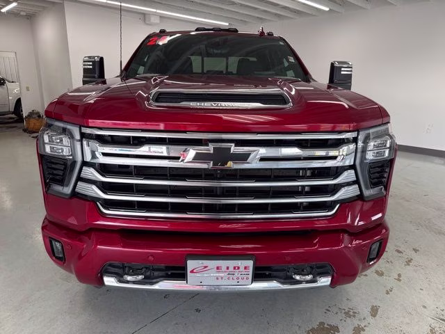 Used 2024 Chevrolet Silverado 3500HD High Country with VIN 1GC4YVE7XRF186279 for sale in Waite Park, Minnesota