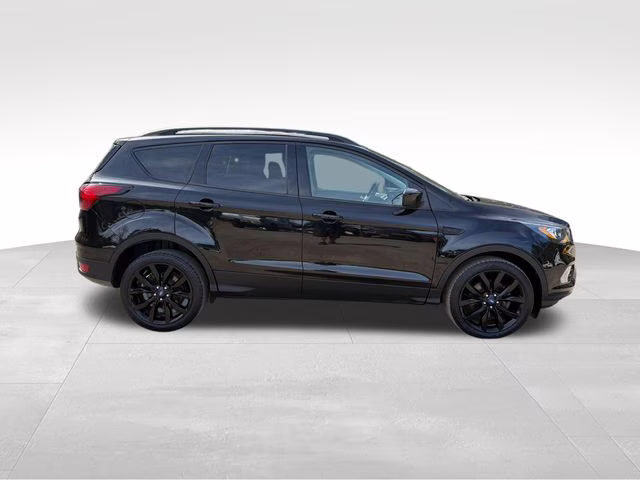 2019 Black Metallic Ford Escape SE 4X4 SUV