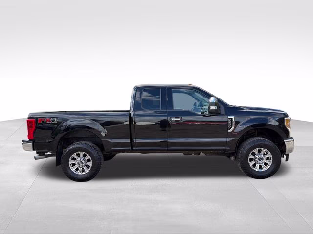 2019 Black Metallic Ford Super Duty F-250 SRW XLT 4X4 Truck